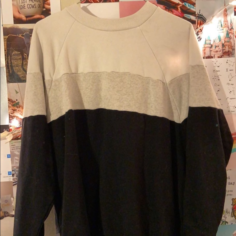 American eagle sweatshirt.